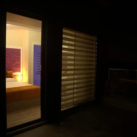 Yuzey Resi̇dance Apartment *
